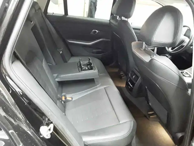 BMW 3 Series view 14