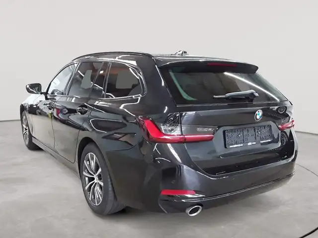 BMW 3 Series view 5