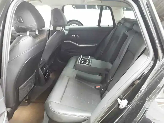 BMW 3 Series view 13