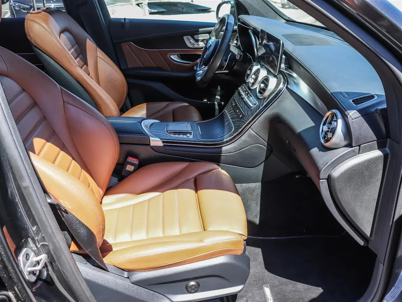 Mercedes-Benz GLC снимка Mercedes-Benz GLC