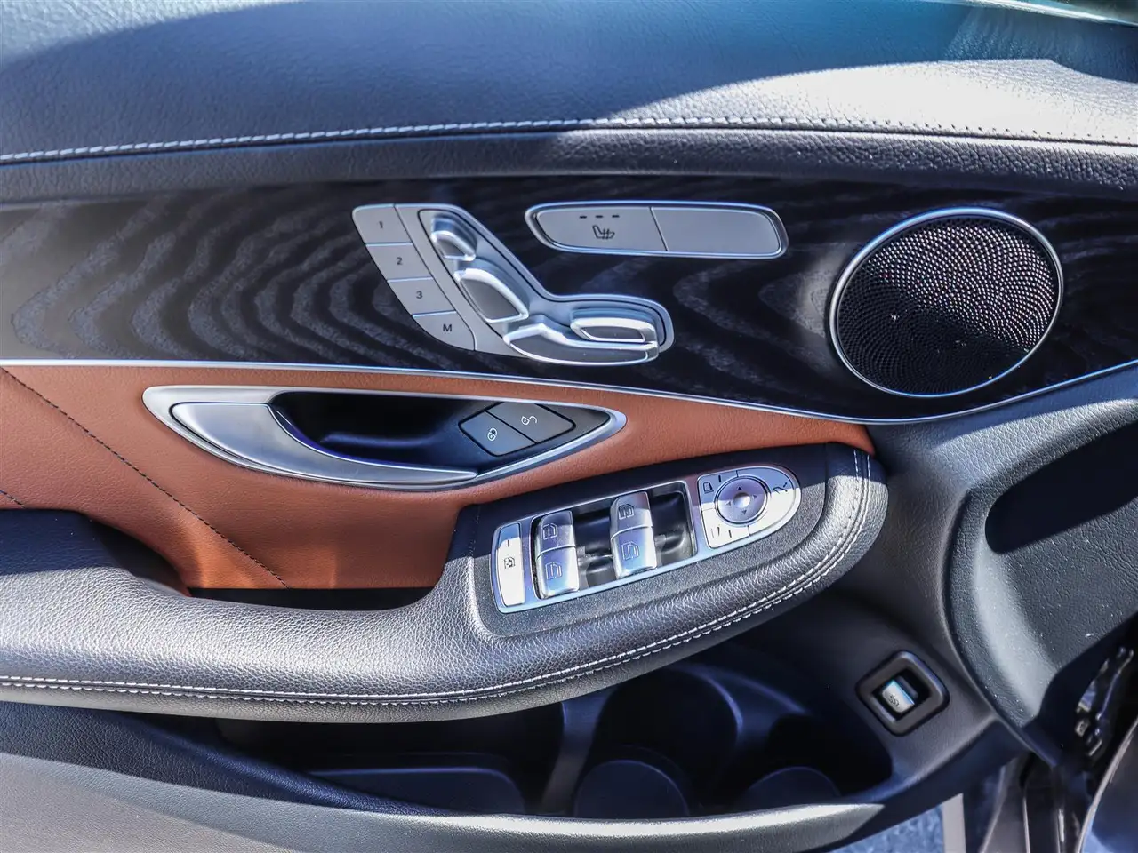Mercedes-Benz GLC снимка Mercedes-Benz GLC