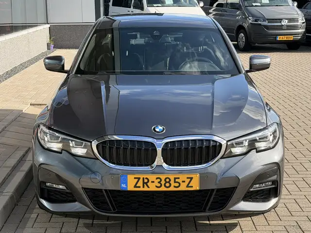 BMW 3 Series view 10