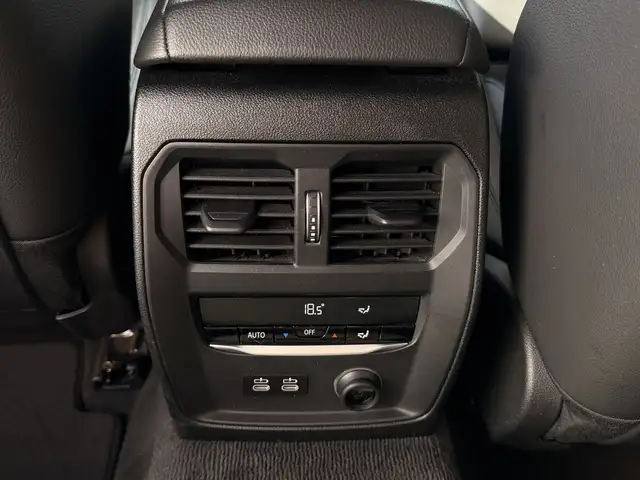 BMW 3 Series view 8