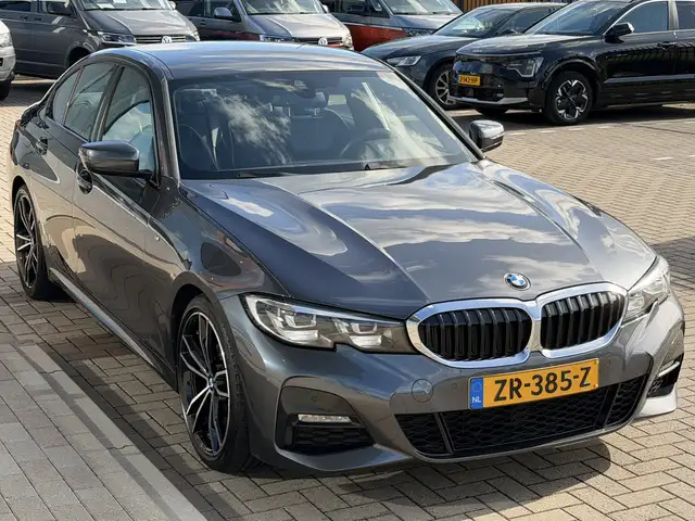 BMW 3 Series view 11