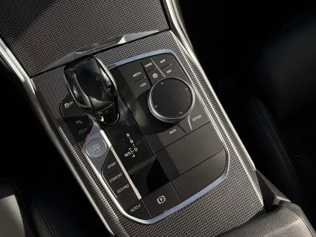 BMW 3 Series view 24