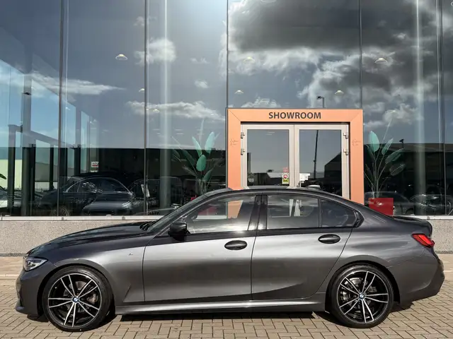 BMW 3 Series view 9