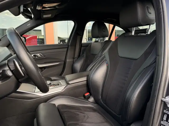 BMW 3 Series view 4