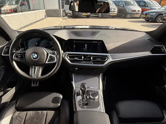 BMW 3 Series view 18
