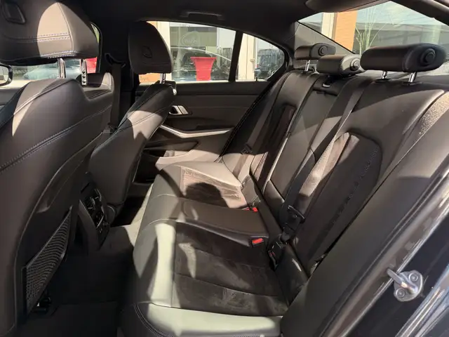 BMW 3 Series view 7