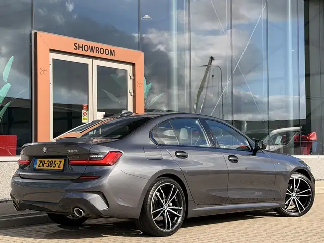 BMW 3 Series view 13