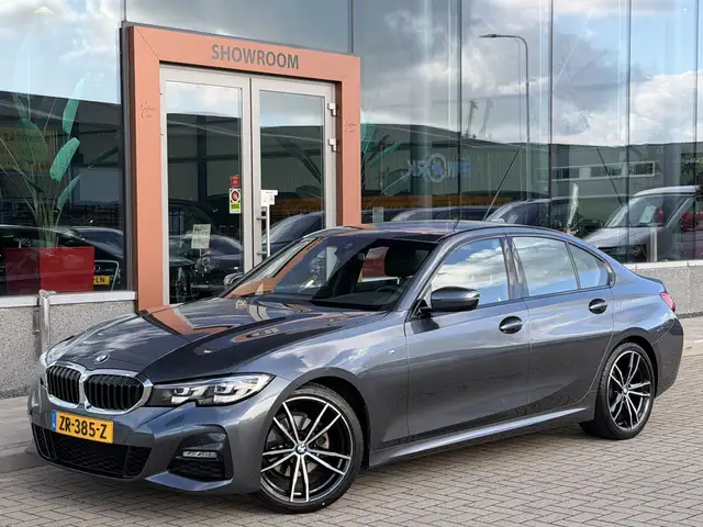 BMW 3 Series view 3