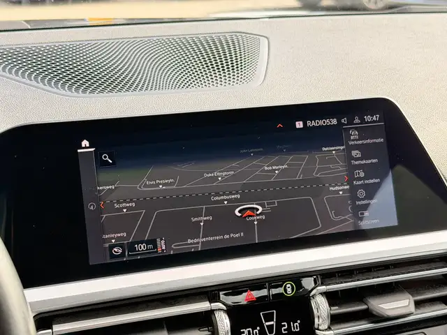 BMW 3 Series view 26