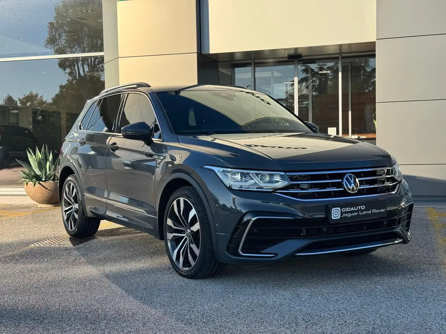 Volkswagen Tiguan Tiguan 2.0 TDI 150 CV SCR DSG 4MOTION R-Line Grigio - 2