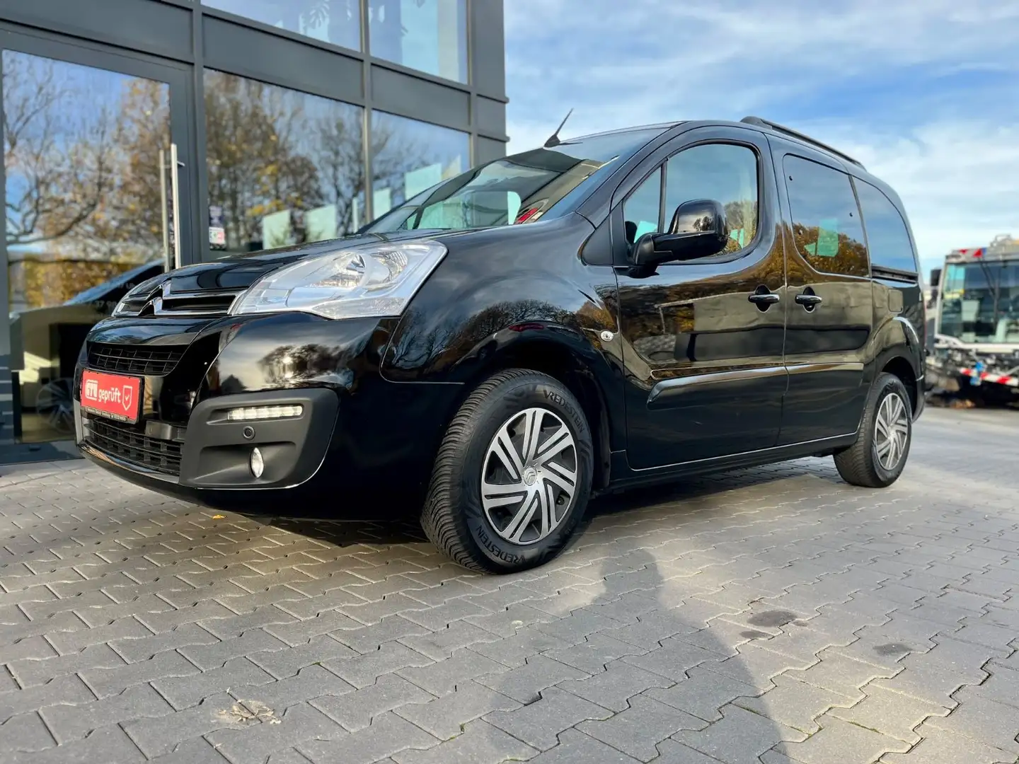 Citroen Berlingo Shine Navi Panor. Automatik Tüv+Inspe Schwarz - 1