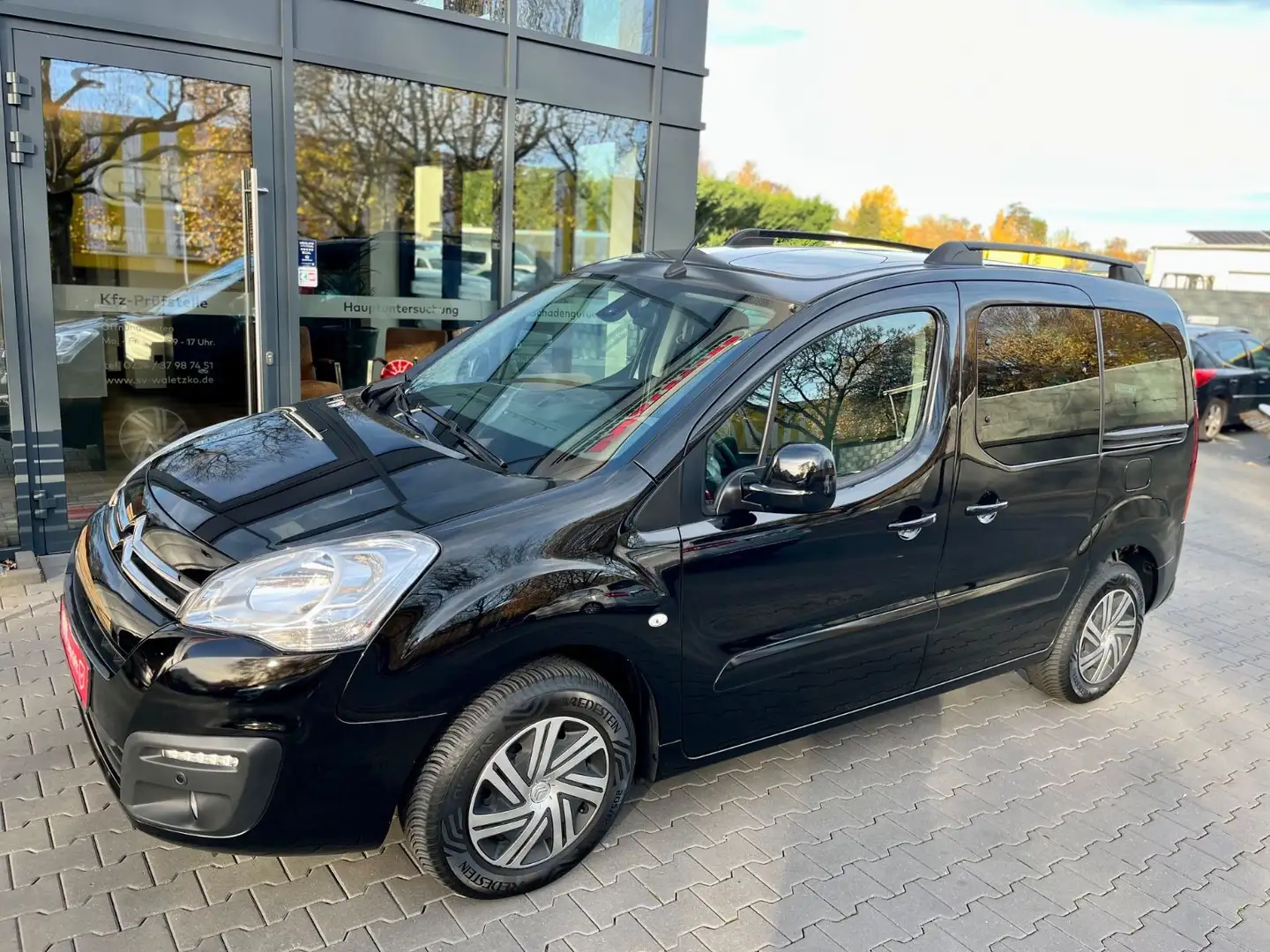 Citroen Berlingo Shine Navi Panor. Automatik Tüv+Inspe Schwarz - 2