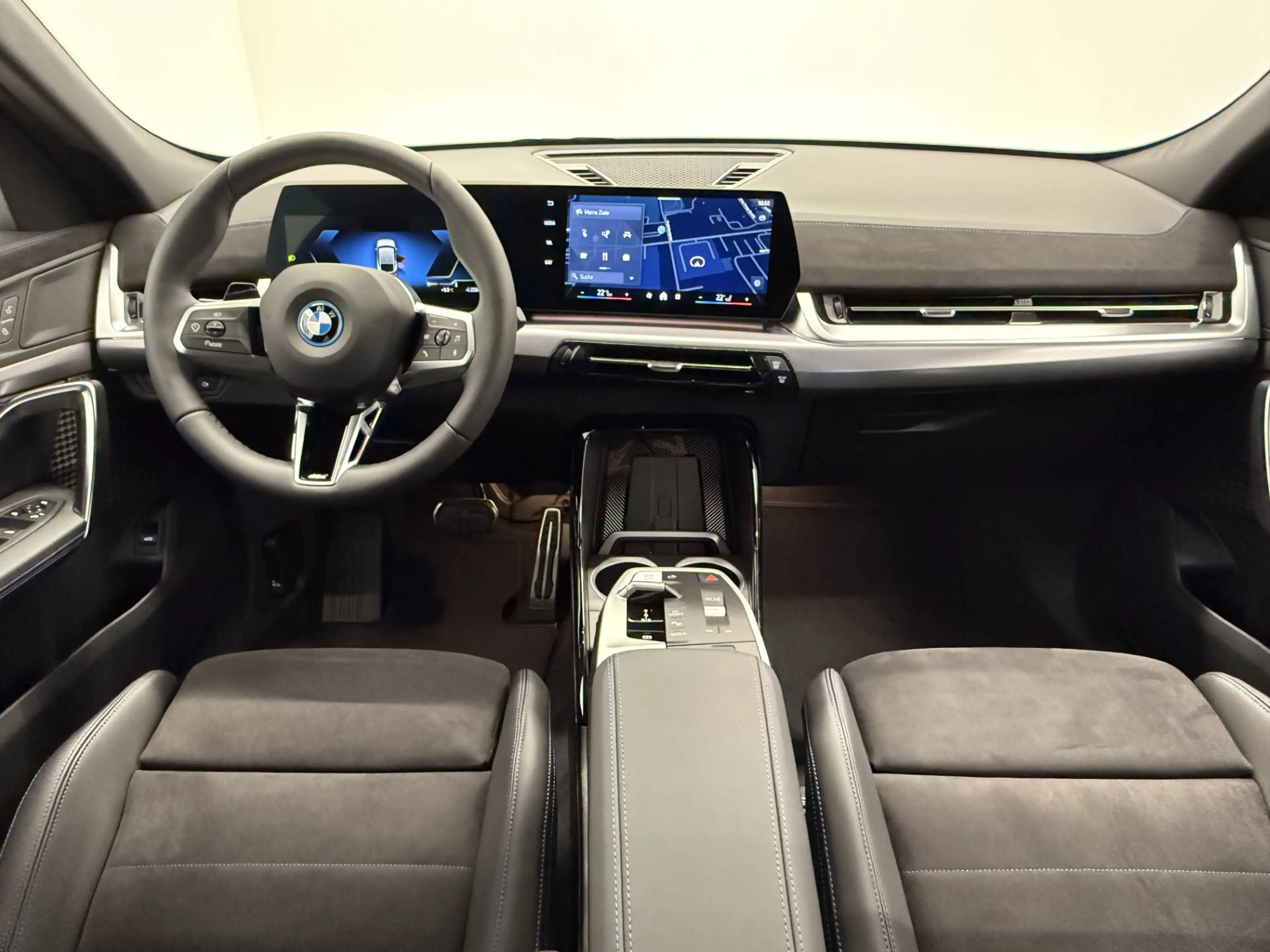 BMW iX2 eDrive20 — photo 6