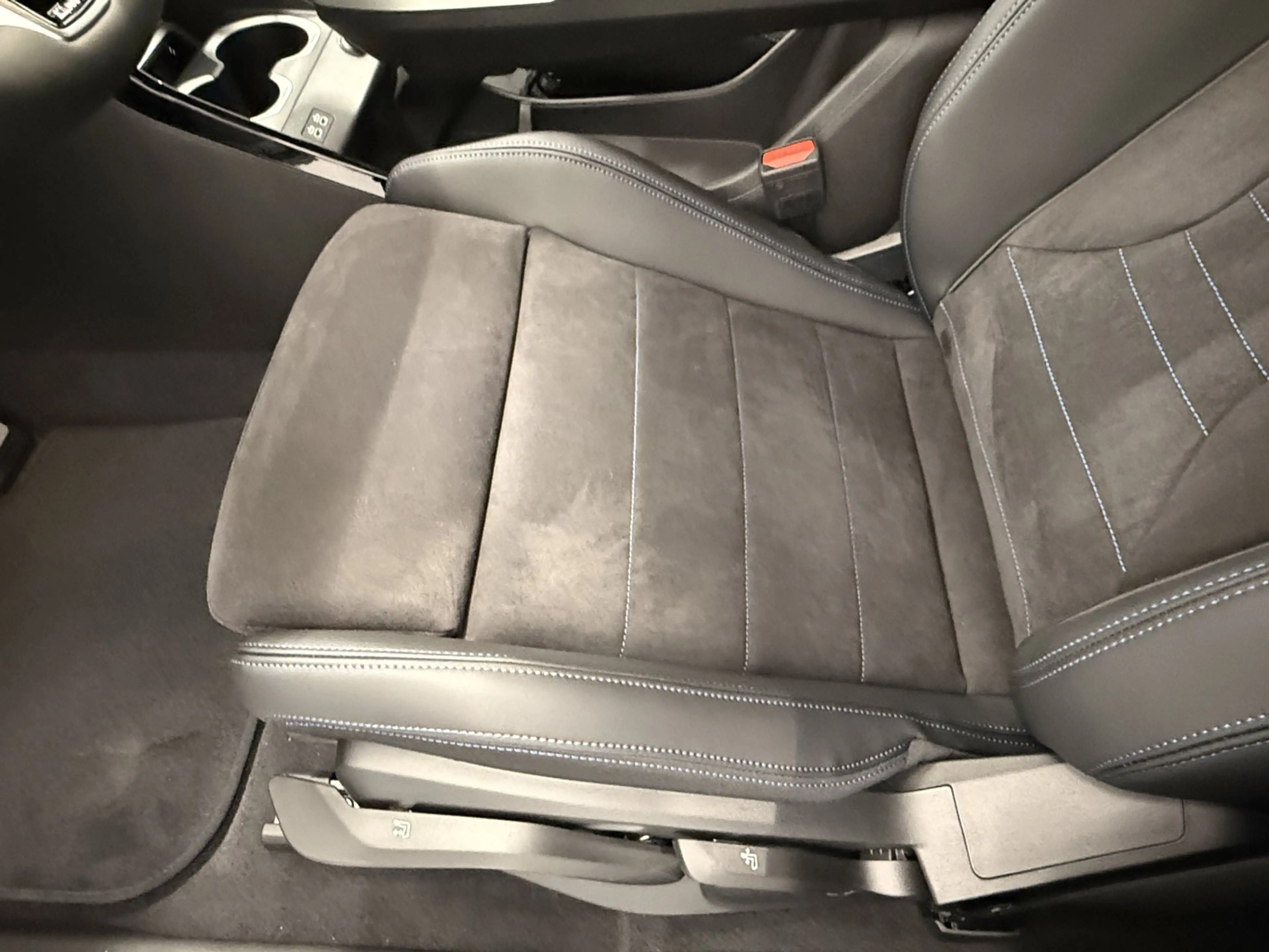 BMW iX2 eDrive20 — photo 12