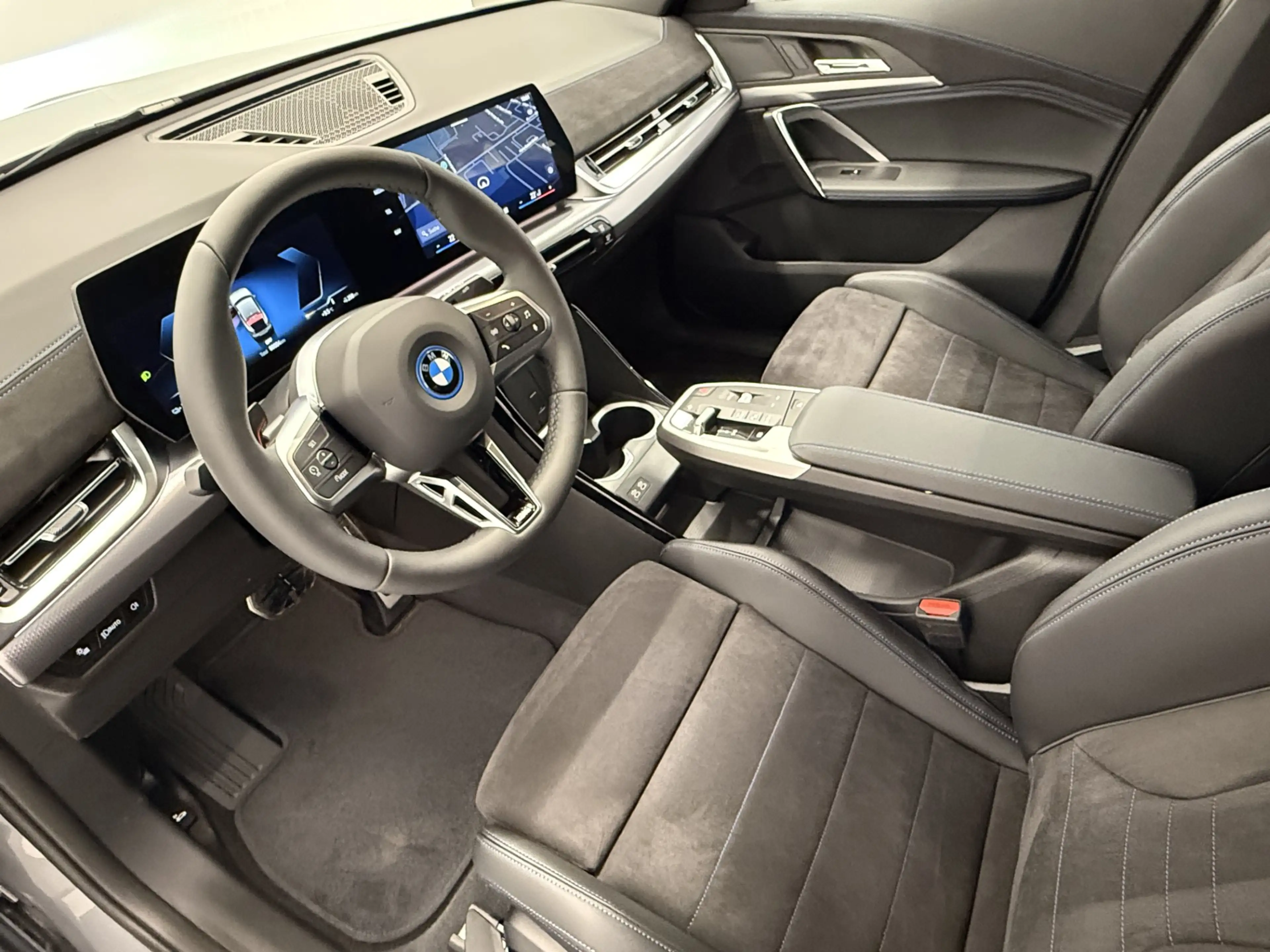 BMW iX2 eDrive20 — photo 7