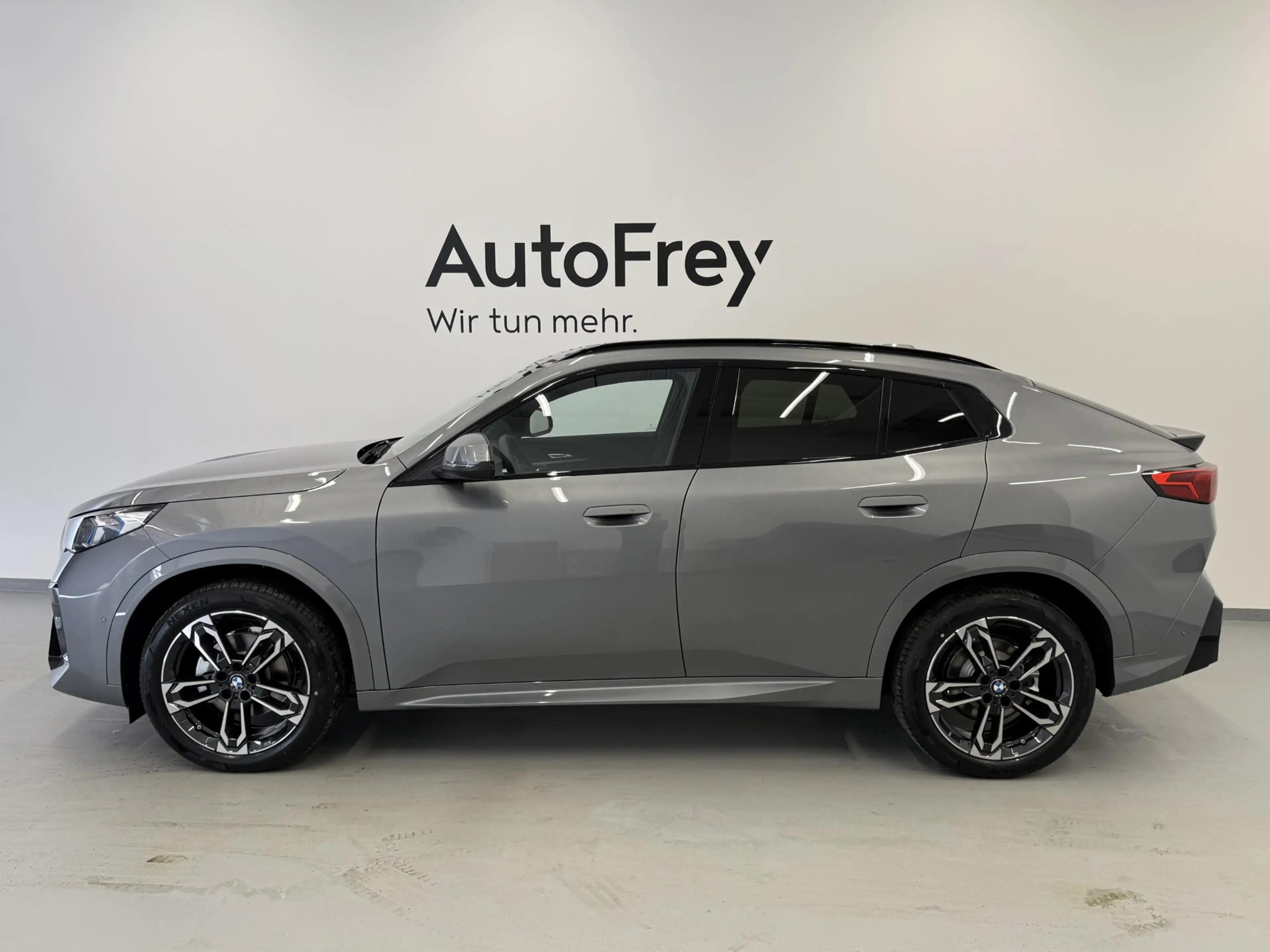 BMW iX2 eDrive20 — photo 4