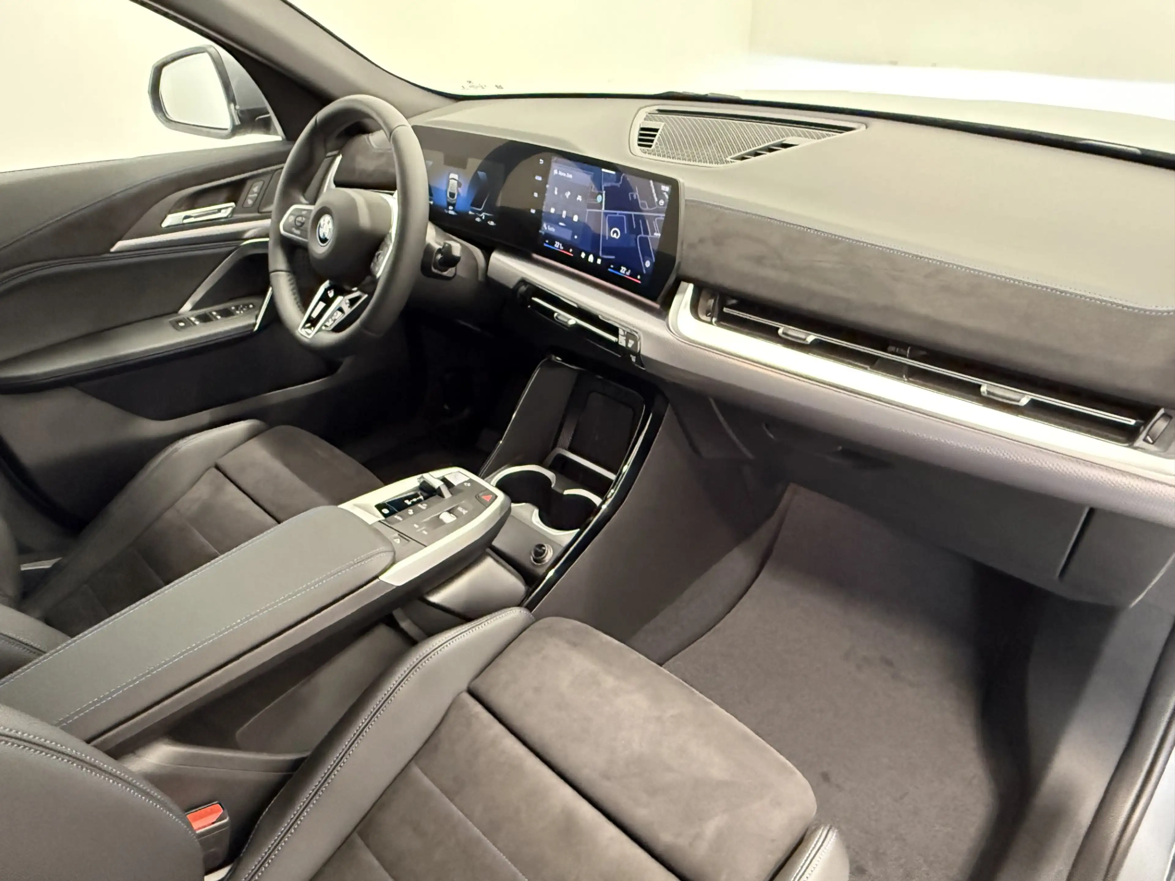 BMW iX2 eDrive20 — photo 5
