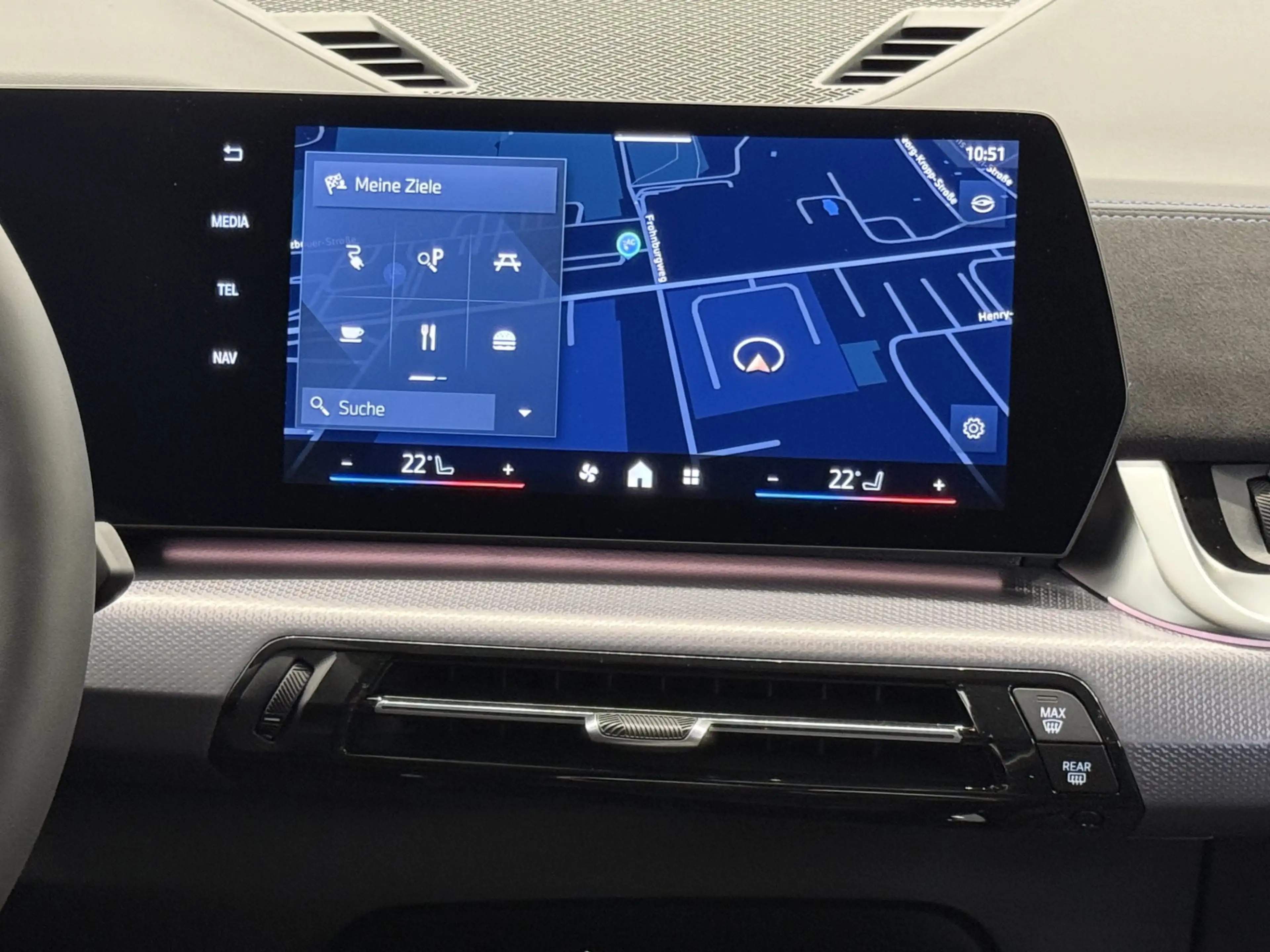 BMW iX2 eDrive20 — photo 8
