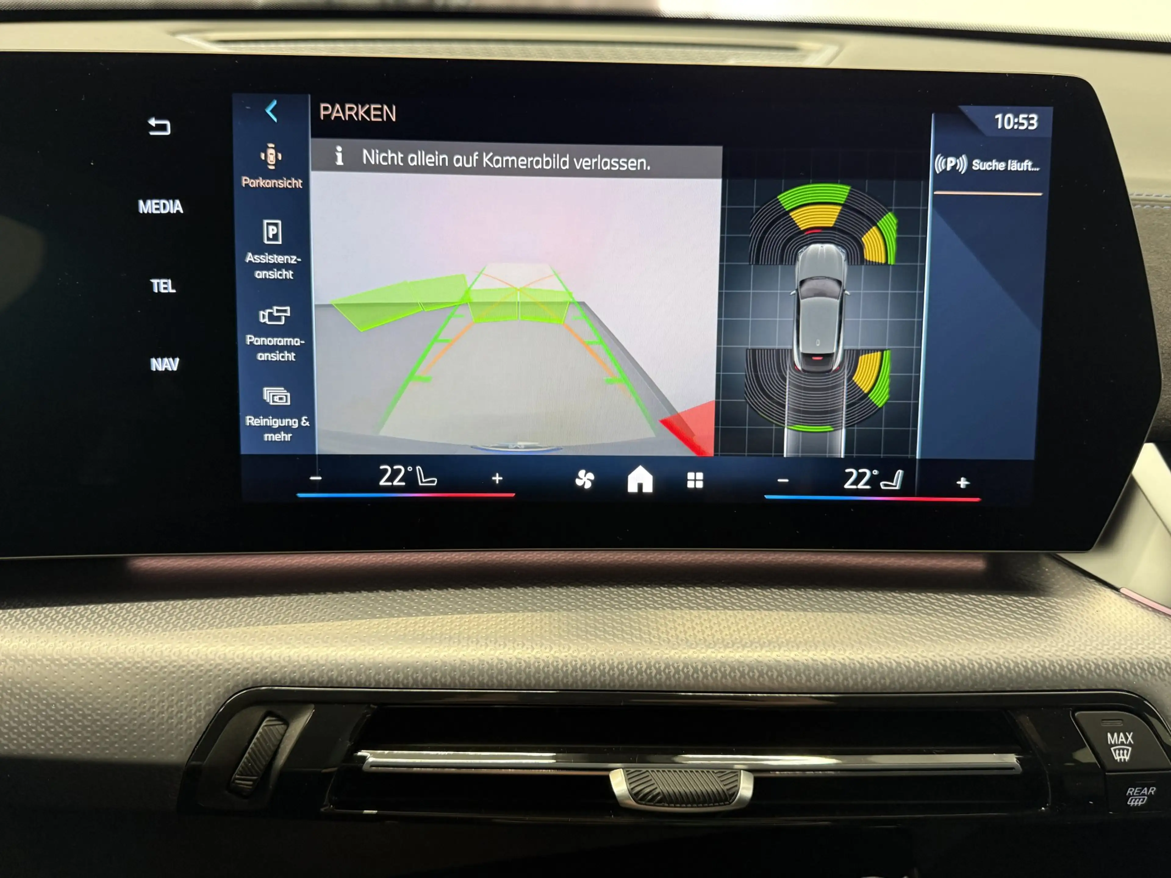 BMW iX2 eDrive20 — photo 9