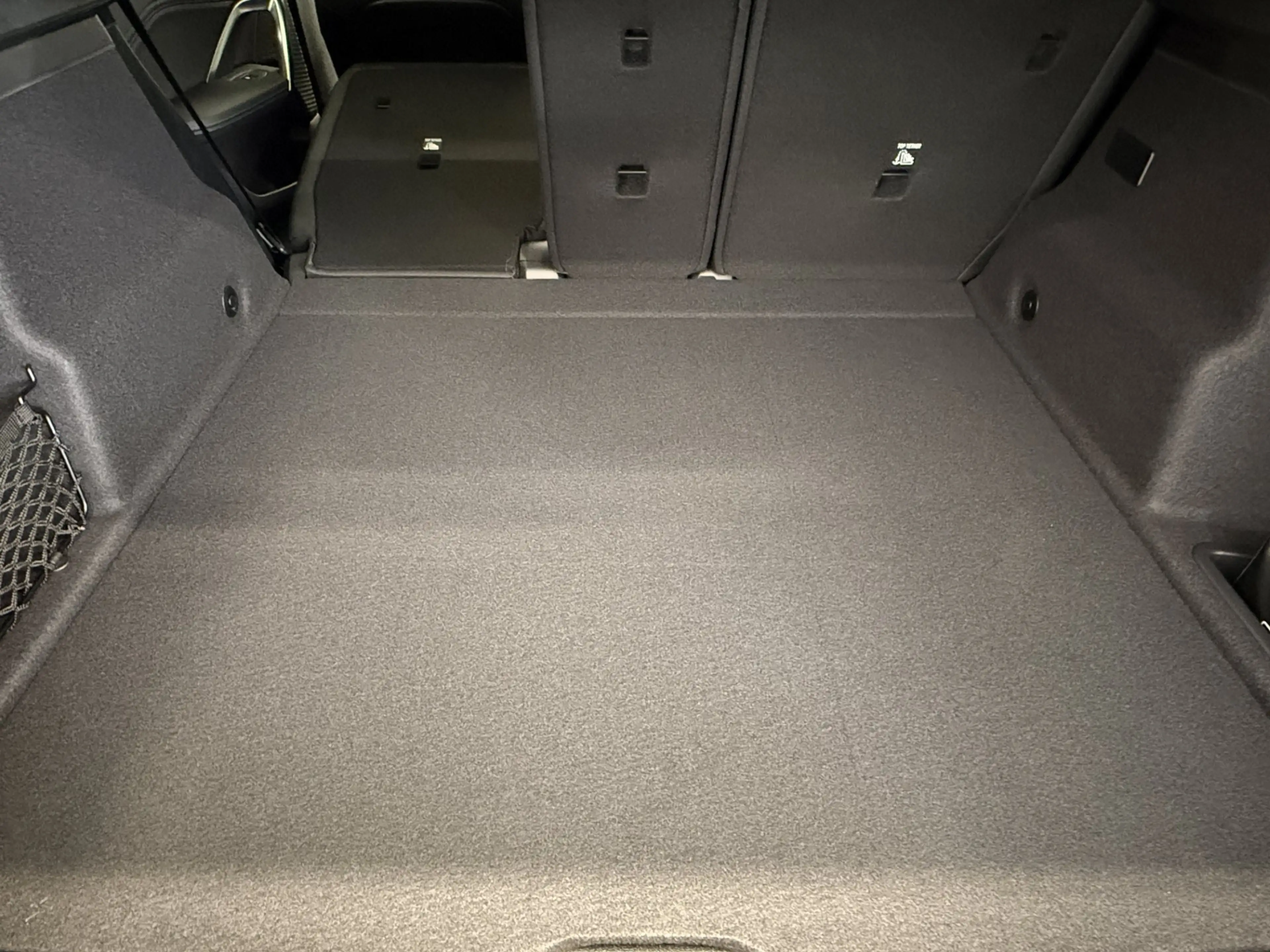 BMW iX2 eDrive20 — photo 14