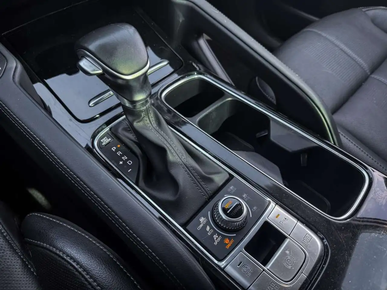 Kia Telluride снимка Kia Telluride
