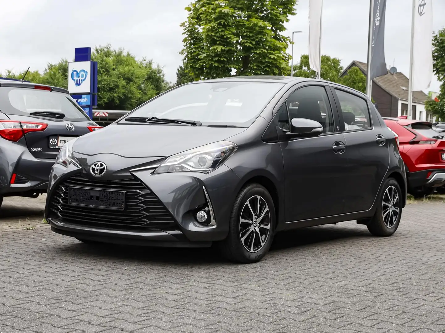 Toyota Yaris 1.5 Dual-VVT-iE Team D SHZ PDC KLIMA Grijs - 1