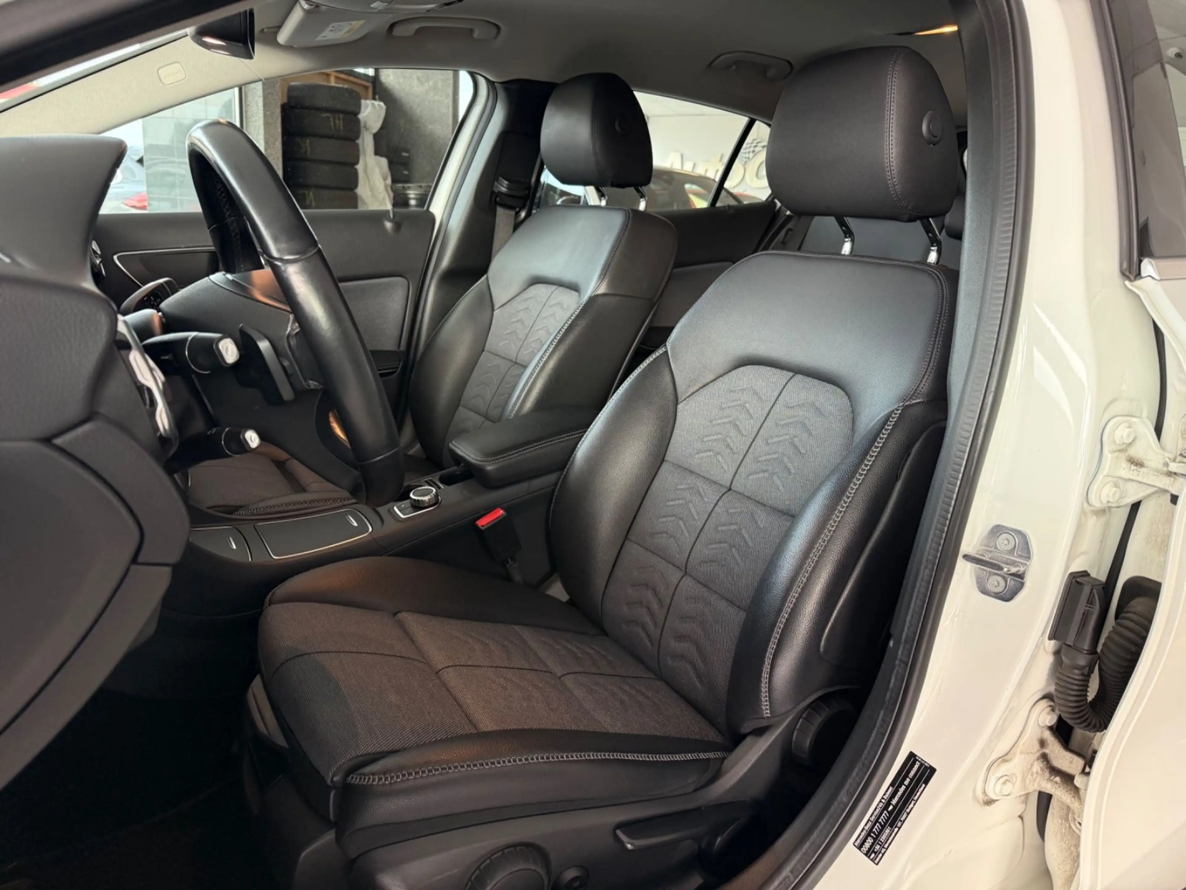 Mercedes-Benz GLA 180 Automatik Klima Kamera Tempomat SHZ — photo 4