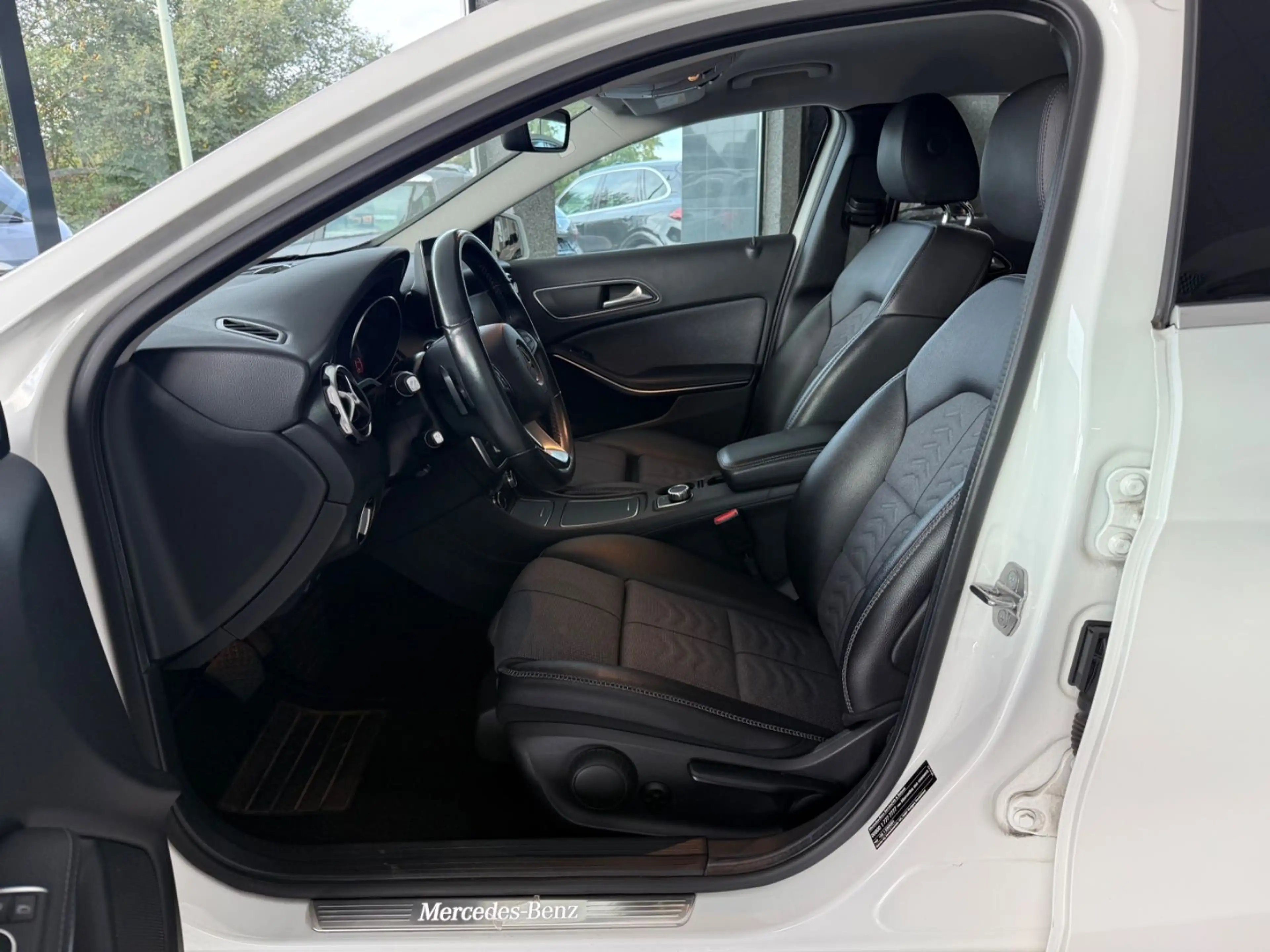 Mercedes-Benz GLA 180 Automatik Klima Kamera Tempomat SHZ — photo 3