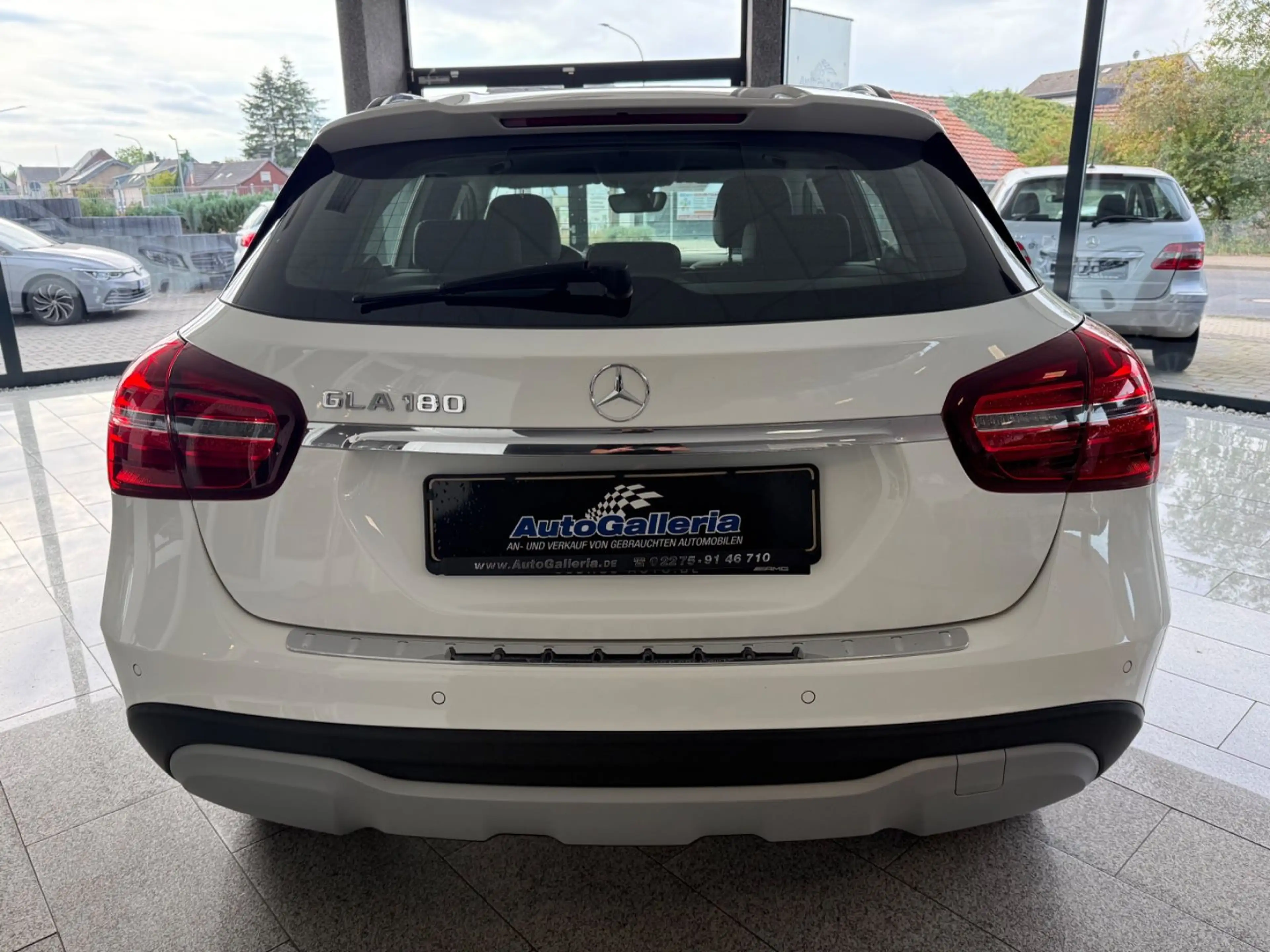 Mercedes-Benz GLA 180 Automatik Klima Kamera Tempomat SHZ — photo 9