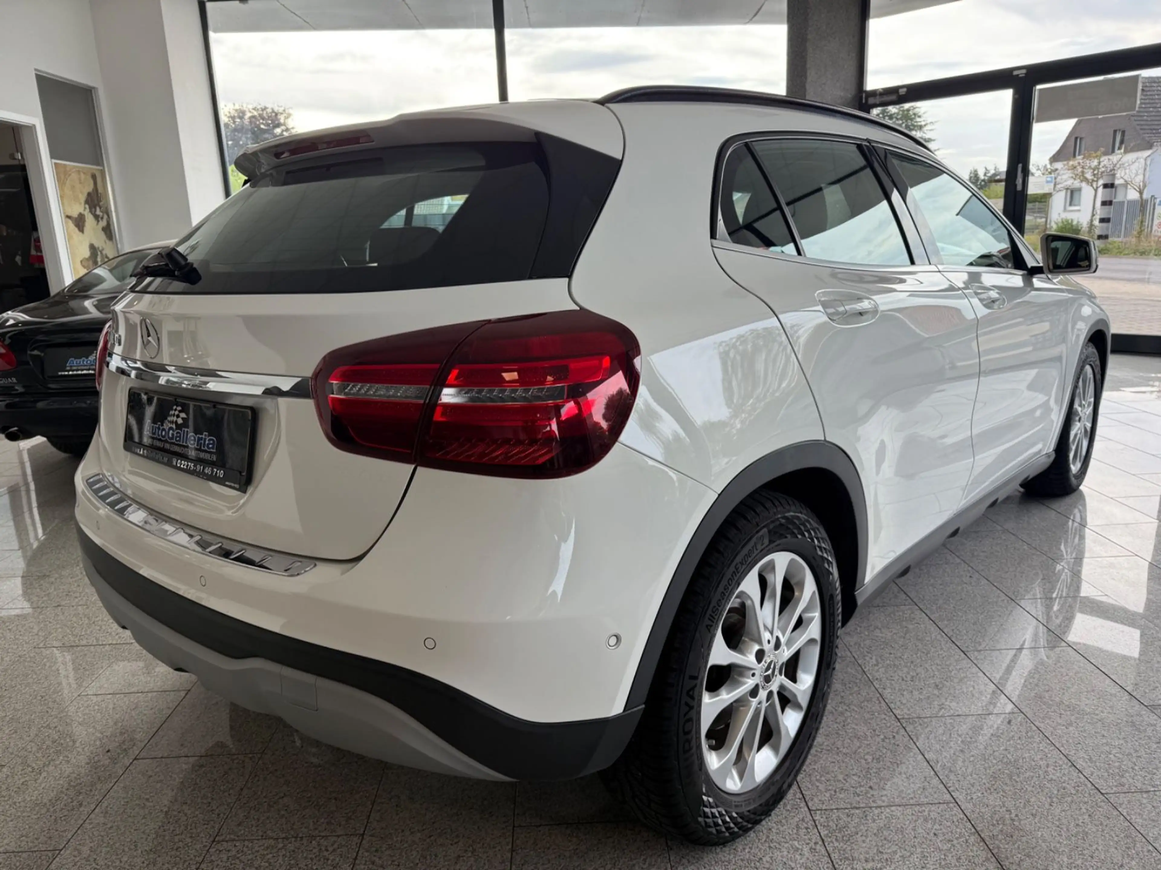 Mercedes-Benz GLA 180 Automatik Klima Kamera Tempomat SHZ — photo 8