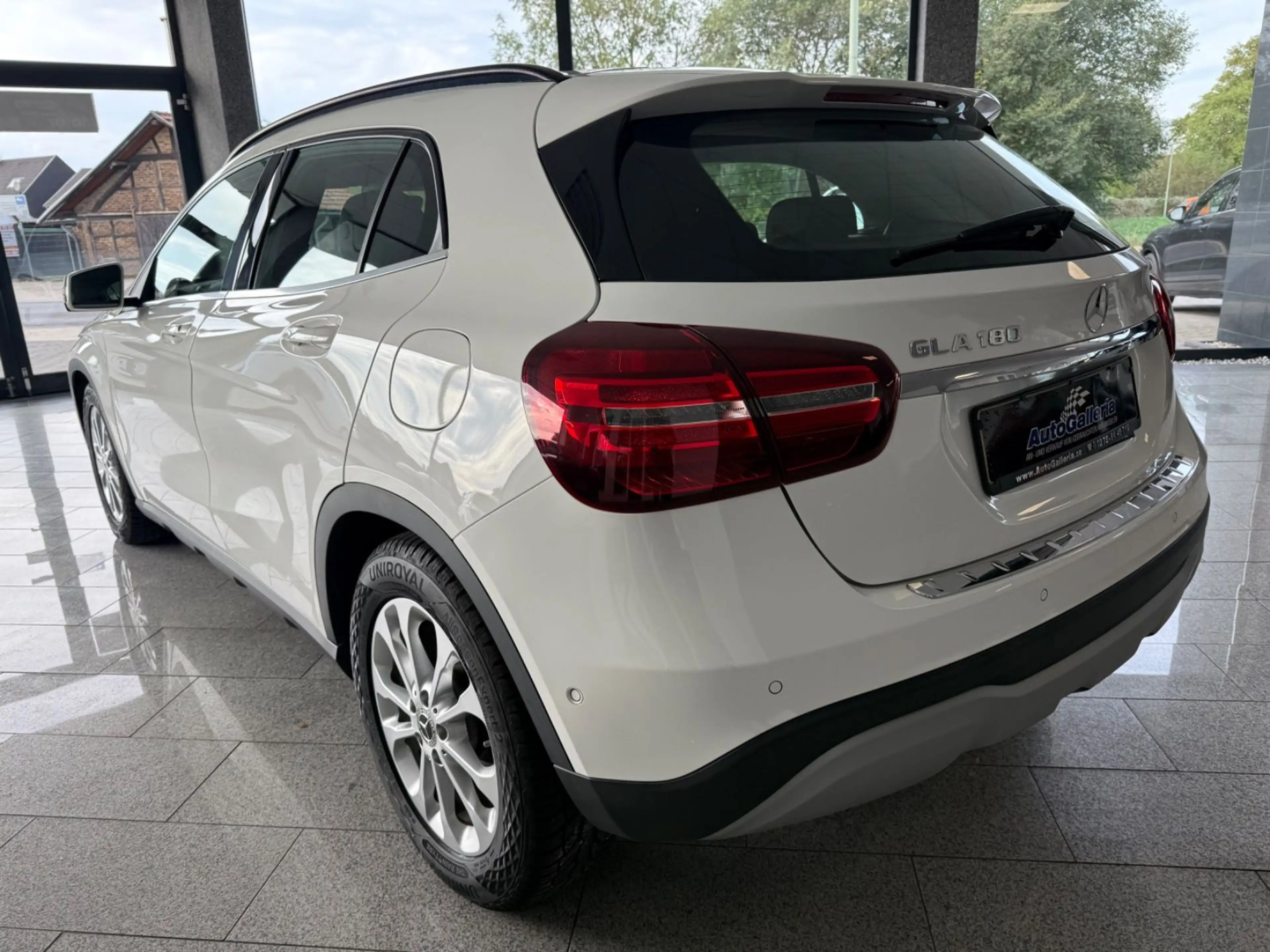 Mercedes-Benz GLA 180 Automatik Klima Kamera Tempomat SHZ — photo 10