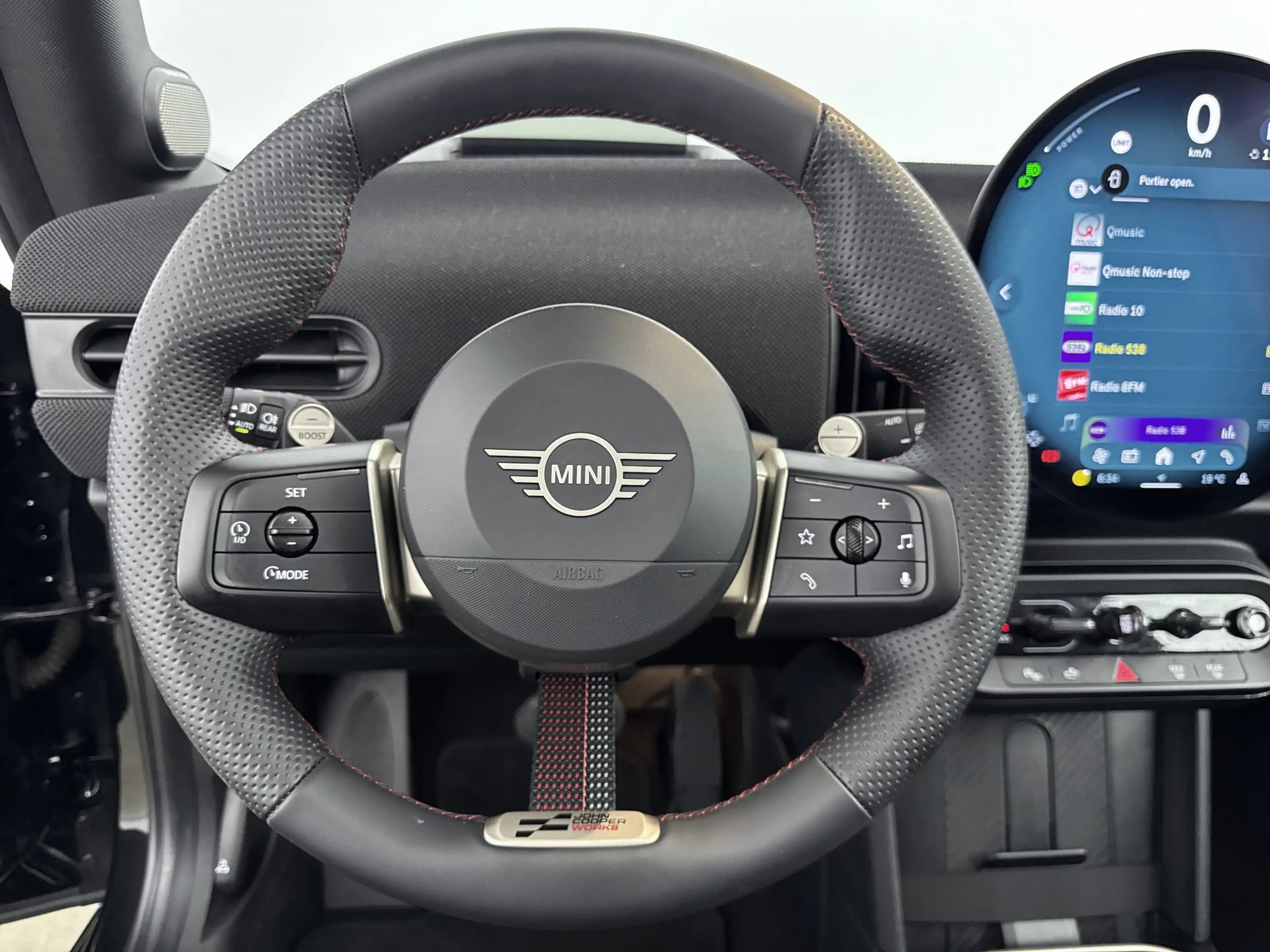 MINI Cooper S Hatchback Automaat / JCW / Pakket XL / 18" JCW Lap — photo 9