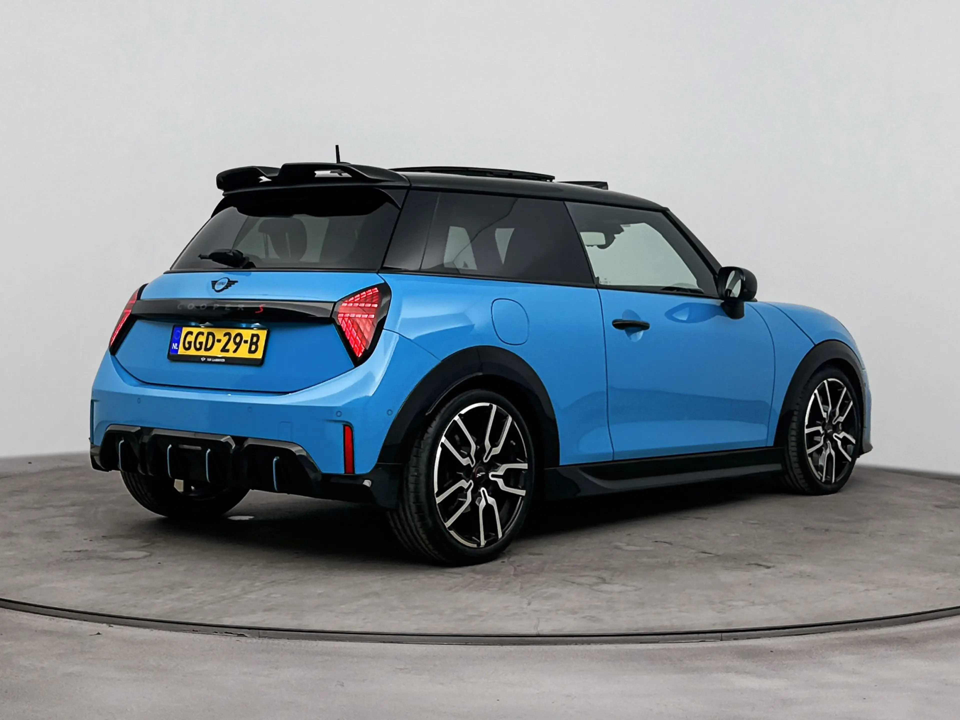 MINI Cooper S Hatchback Automaat / JCW / Pakket XL / 18" JCW Lap — photo 4