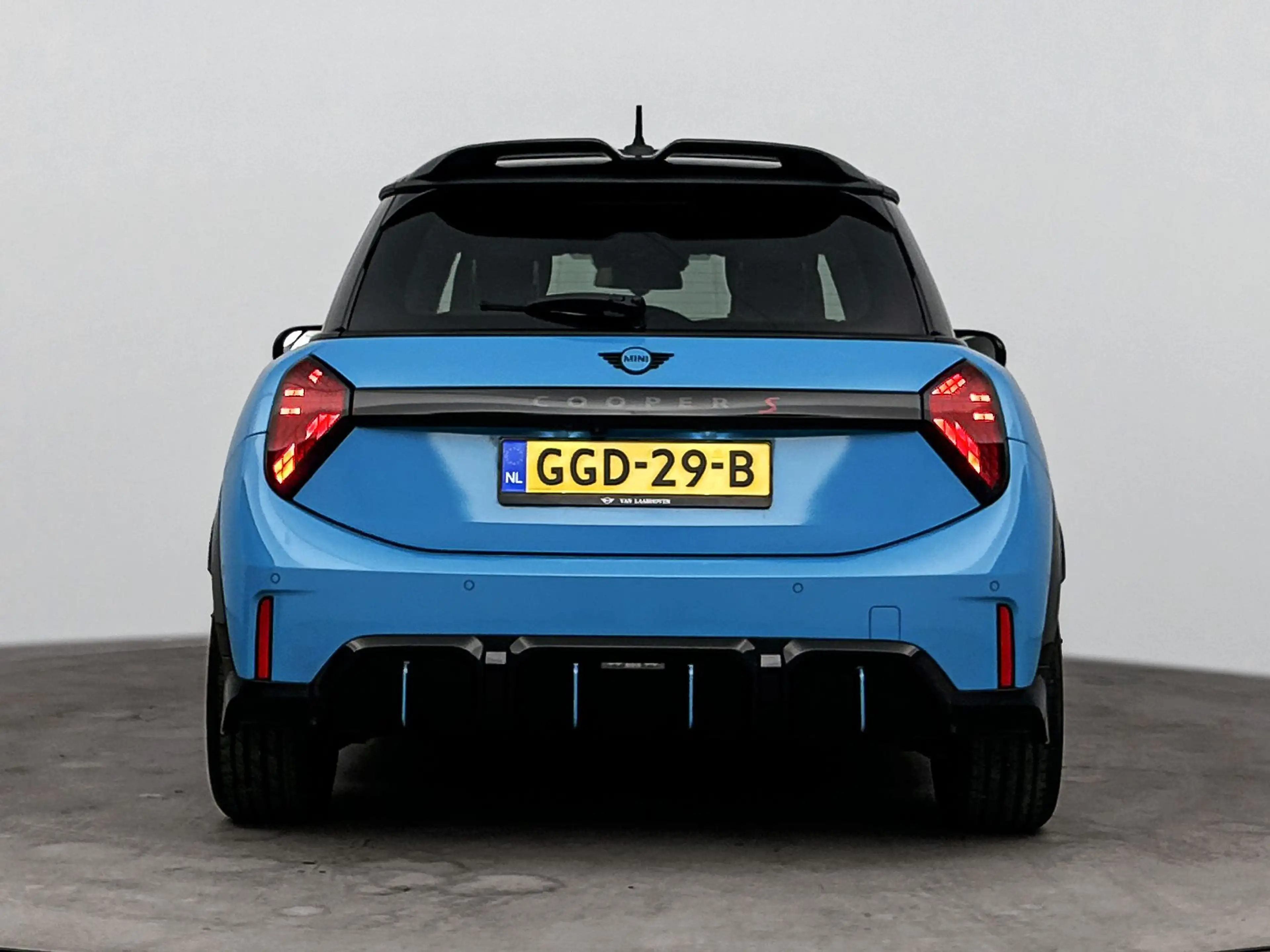 MINI Cooper S Hatchback Automaat / JCW / Pakket XL / 18" JCW Lap — photo 3