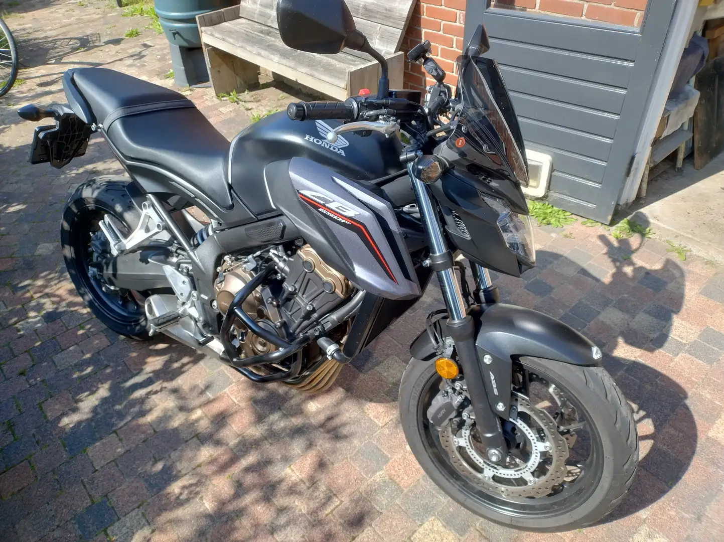 Honda CB 650 Honda CB 650FA uit 2018 met givi rek - Zwart - 1