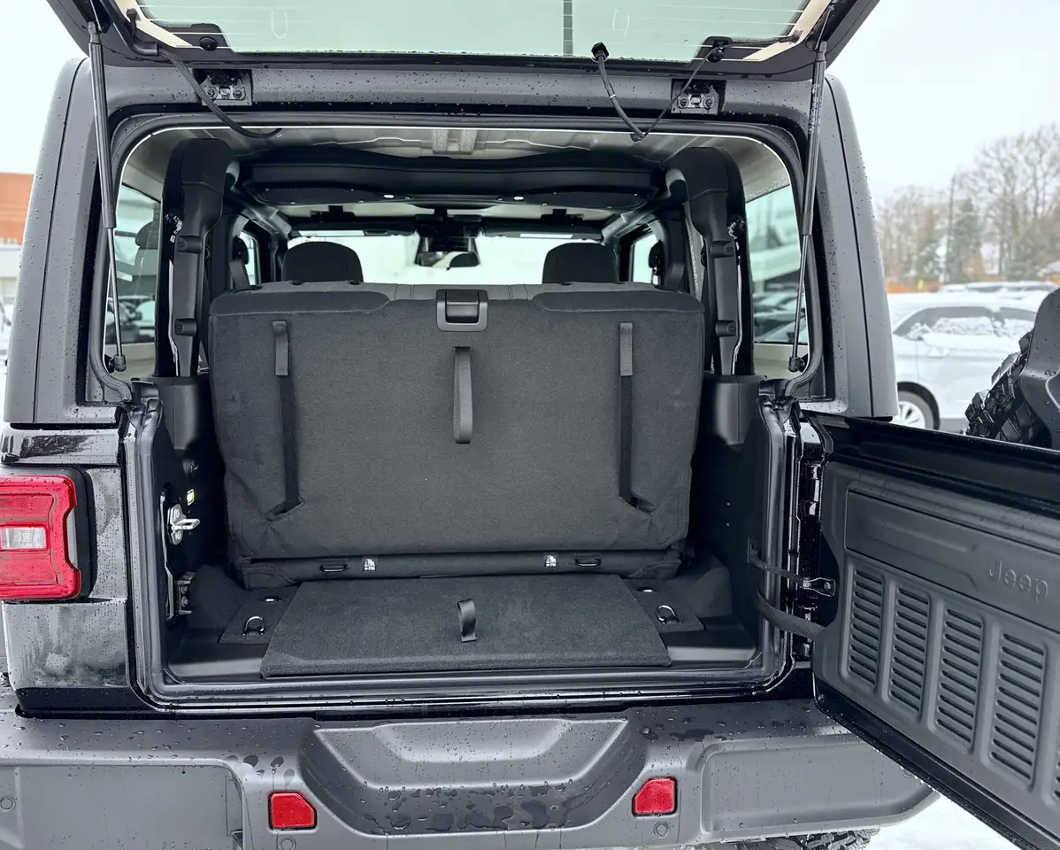 Jeep Wrangler снимка Jeep Wrangler
