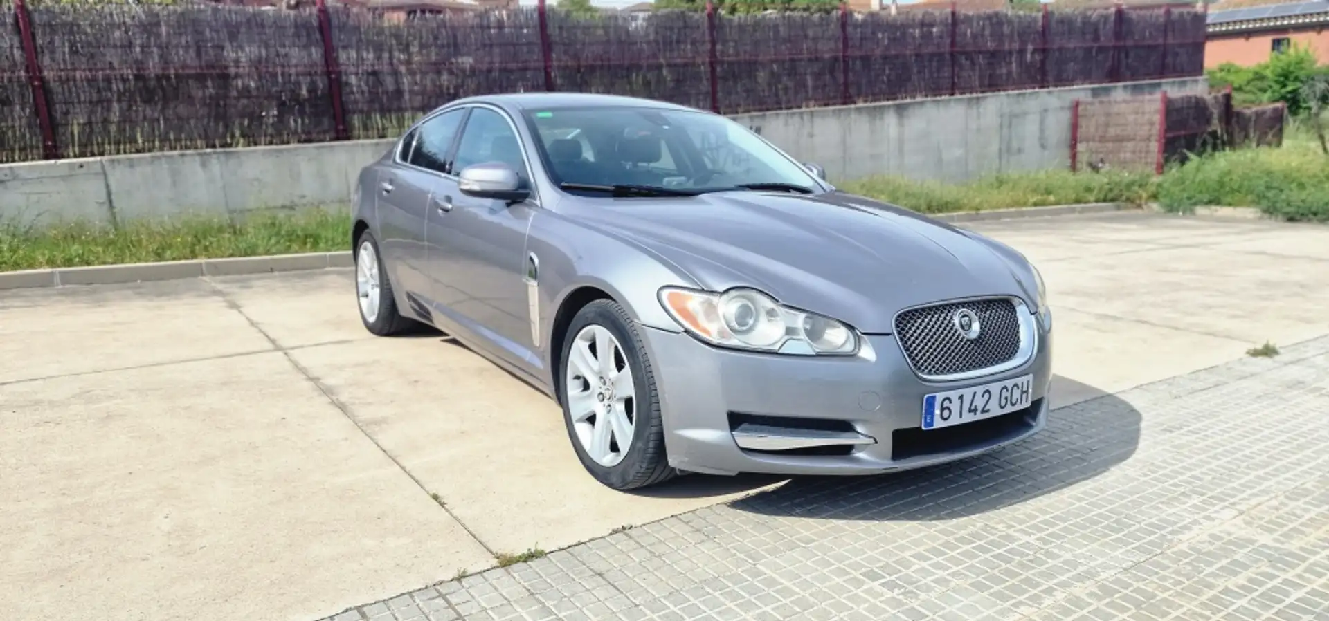 Jaguar XF 4.2 V8 Premium Luxury Aut. Серый - 2