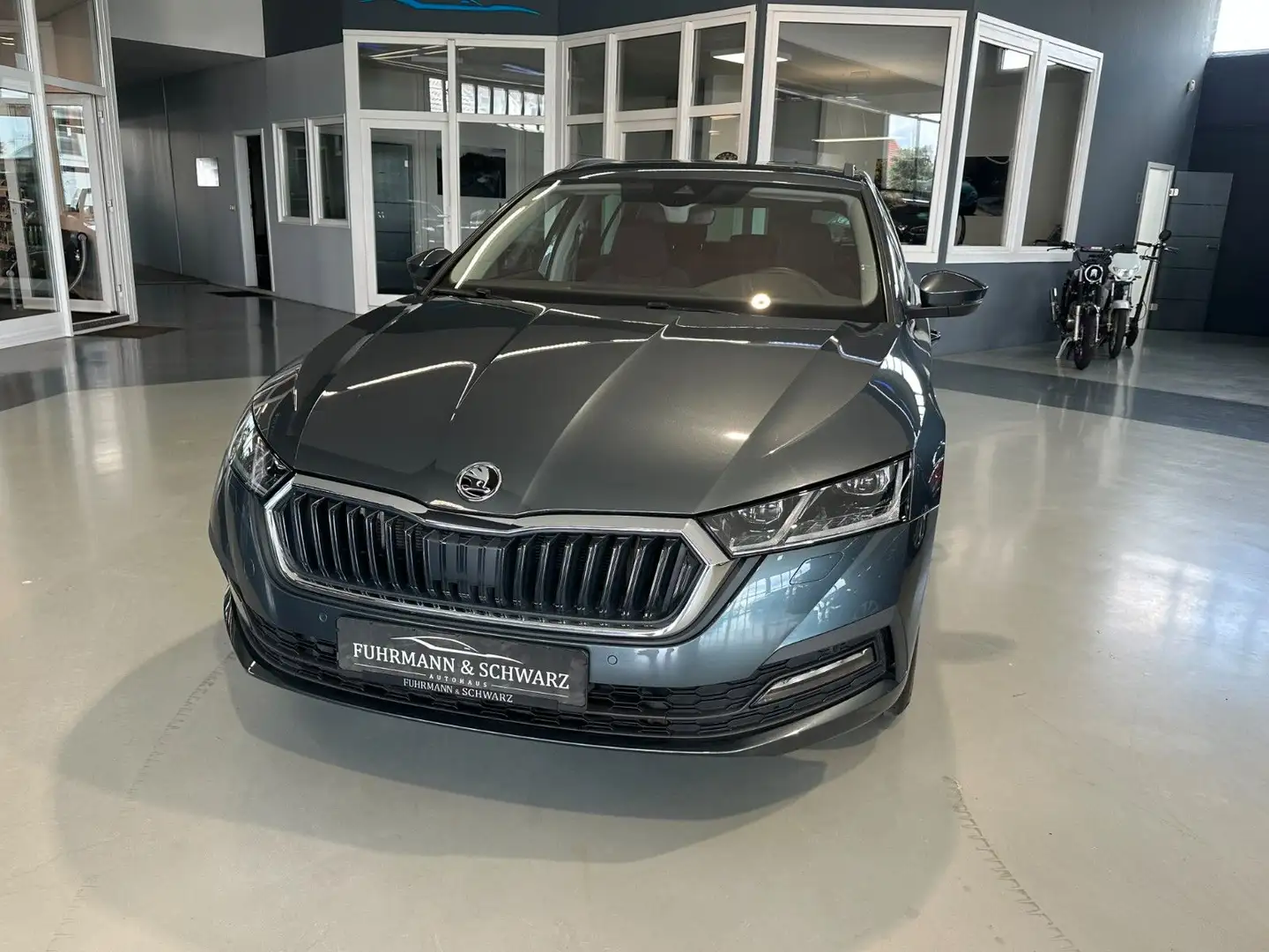 Skoda Octavia 1.5 TSI AHK Virtuall-Cockpit LED Kamera Gris - 2