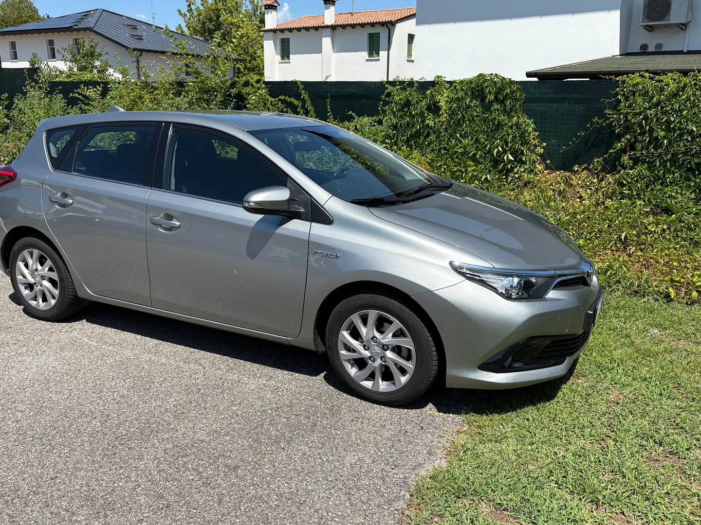 Toyota Auris Auris 1.8h Lounge cvt Grigio - 2