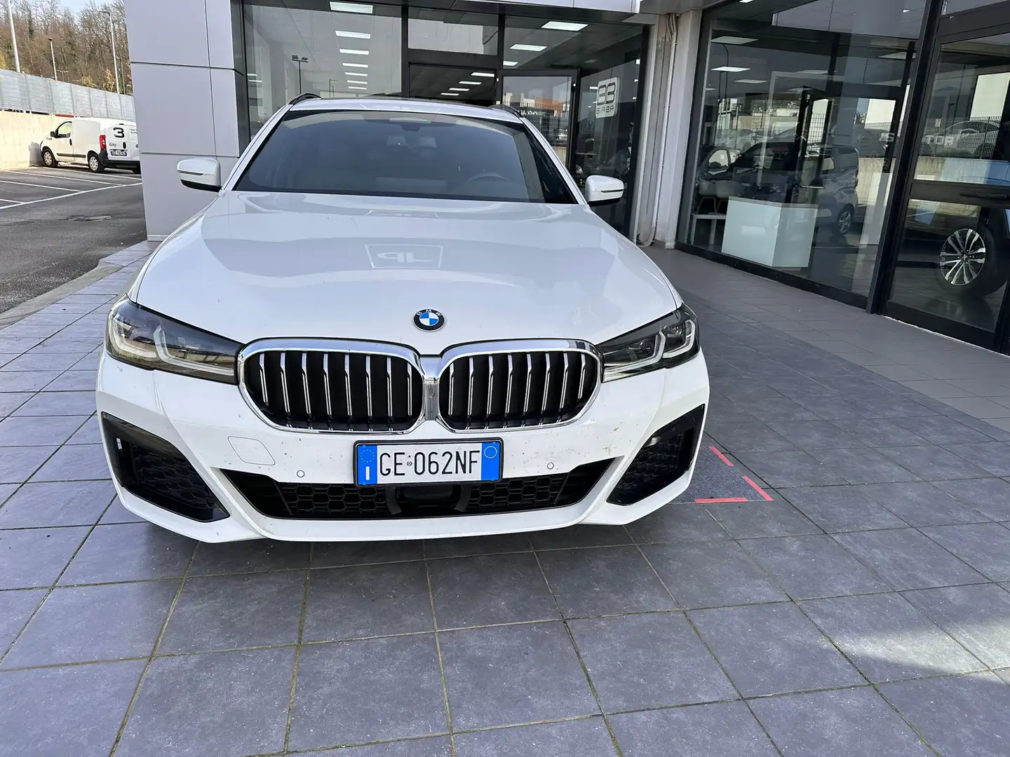BMW 520 520D Touring mhev 48V xdrive Business auto Weiß - 1