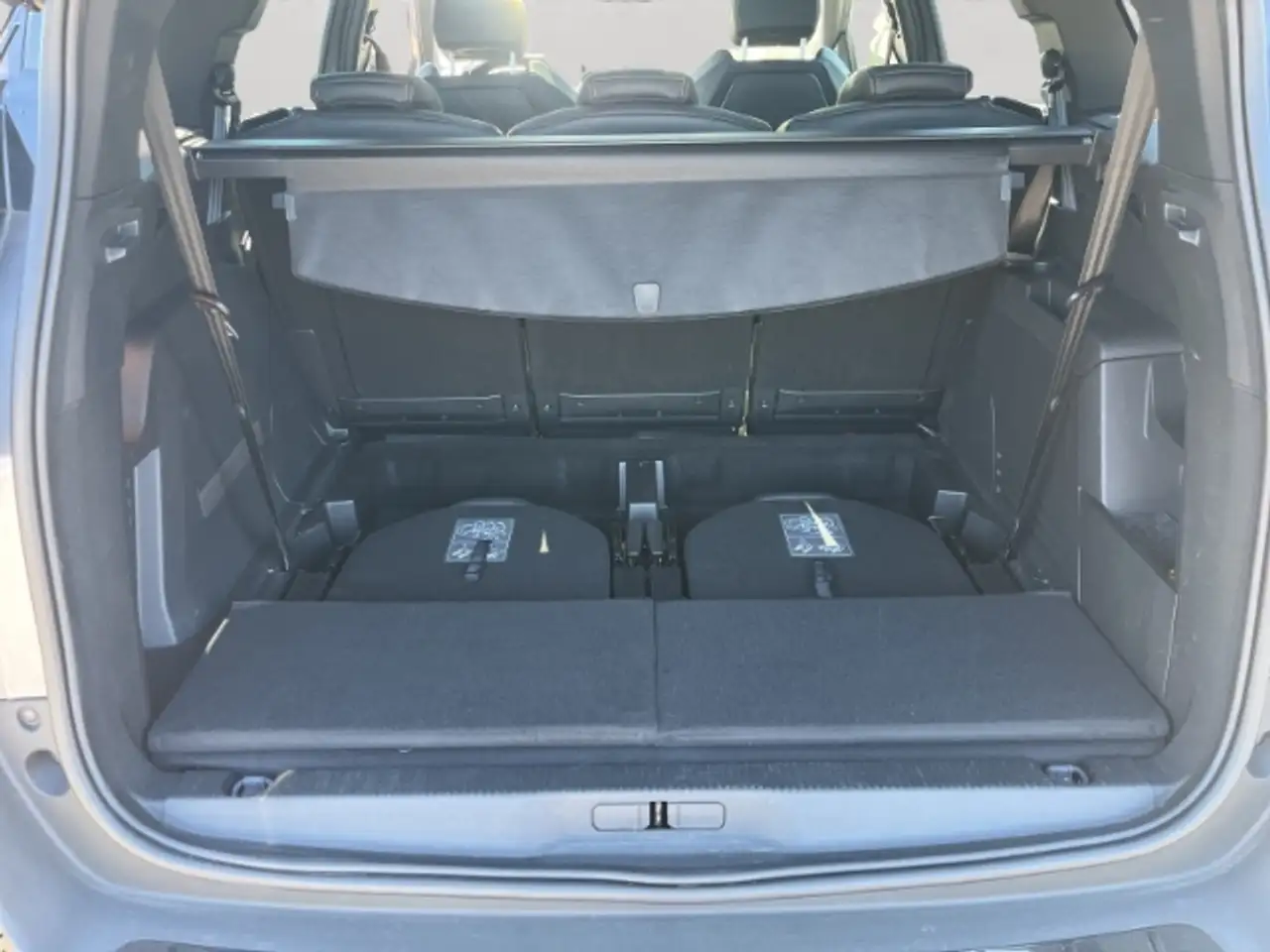 Peugeot 5008 2.0 Blue HDi 180 FAP EU6d GT NAVI PDC KAMERA PANO 16