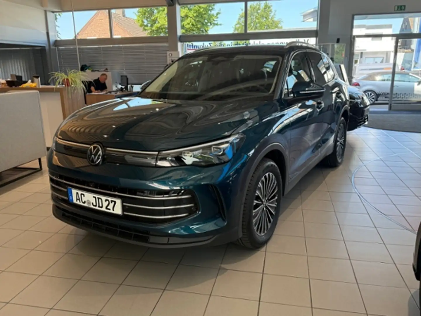 Volkswagen Tiguan Elegance 1.5 eTSI DSG NAVI AHK GJR LED Bleu - 2