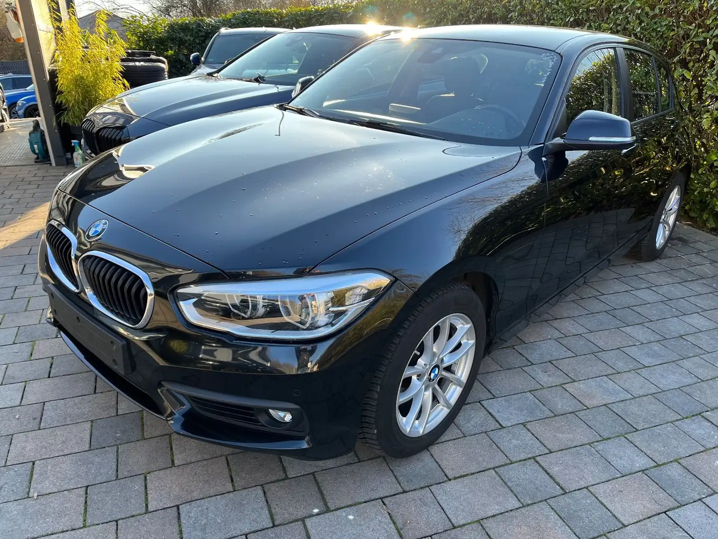 BMW 120 ia Leder Navi LED Klimaaut Fern PDC 2 Hd Schwarz - 1