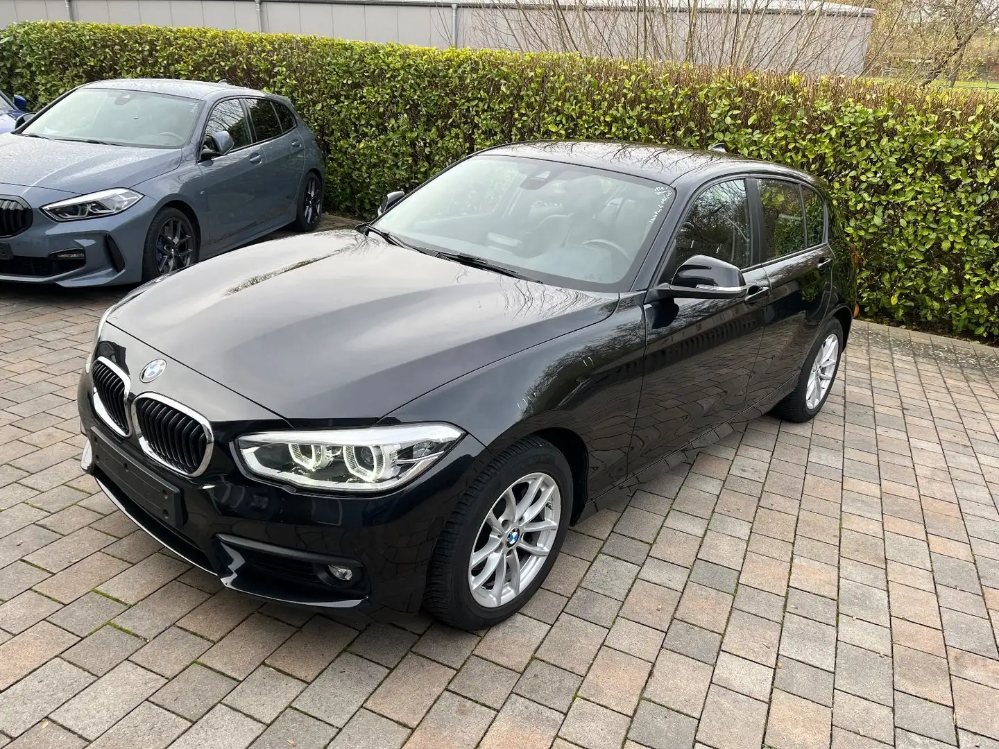 BMW 120 ia Leder Navi LED Klimaaut Fern PDC 2 Hd Schwarz - 1