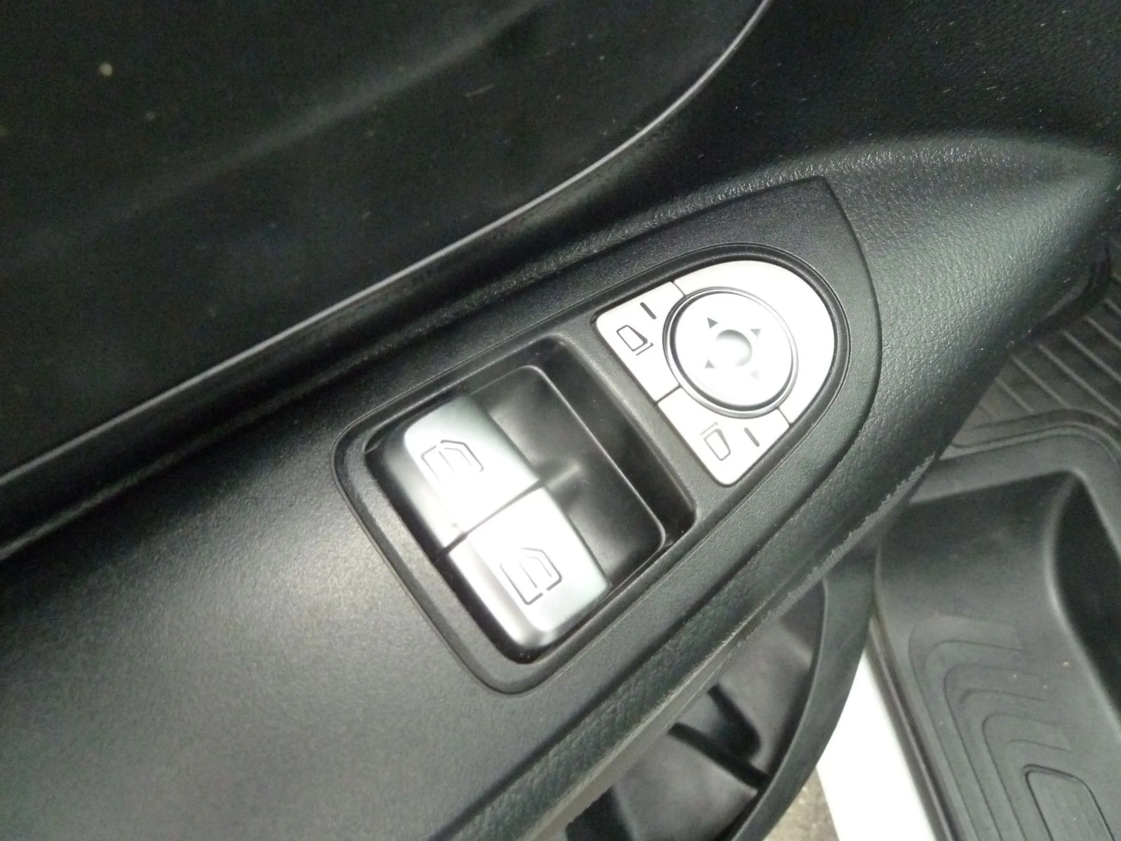 Mercedes-Benz Vito Mixto 114 CDI RWD kompakt 5-SITZER — photo 11