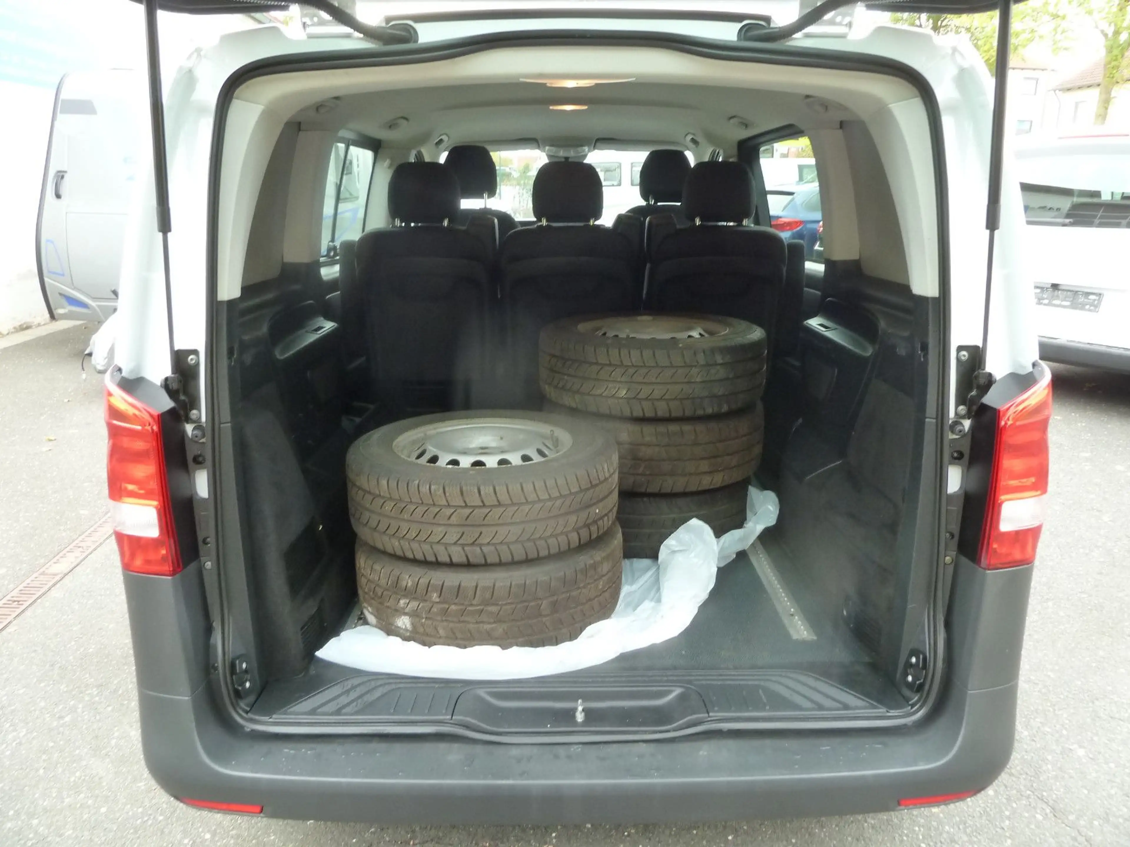 Mercedes-Benz Vito Mixto 114 CDI RWD kompakt 5-SITZER — photo 5