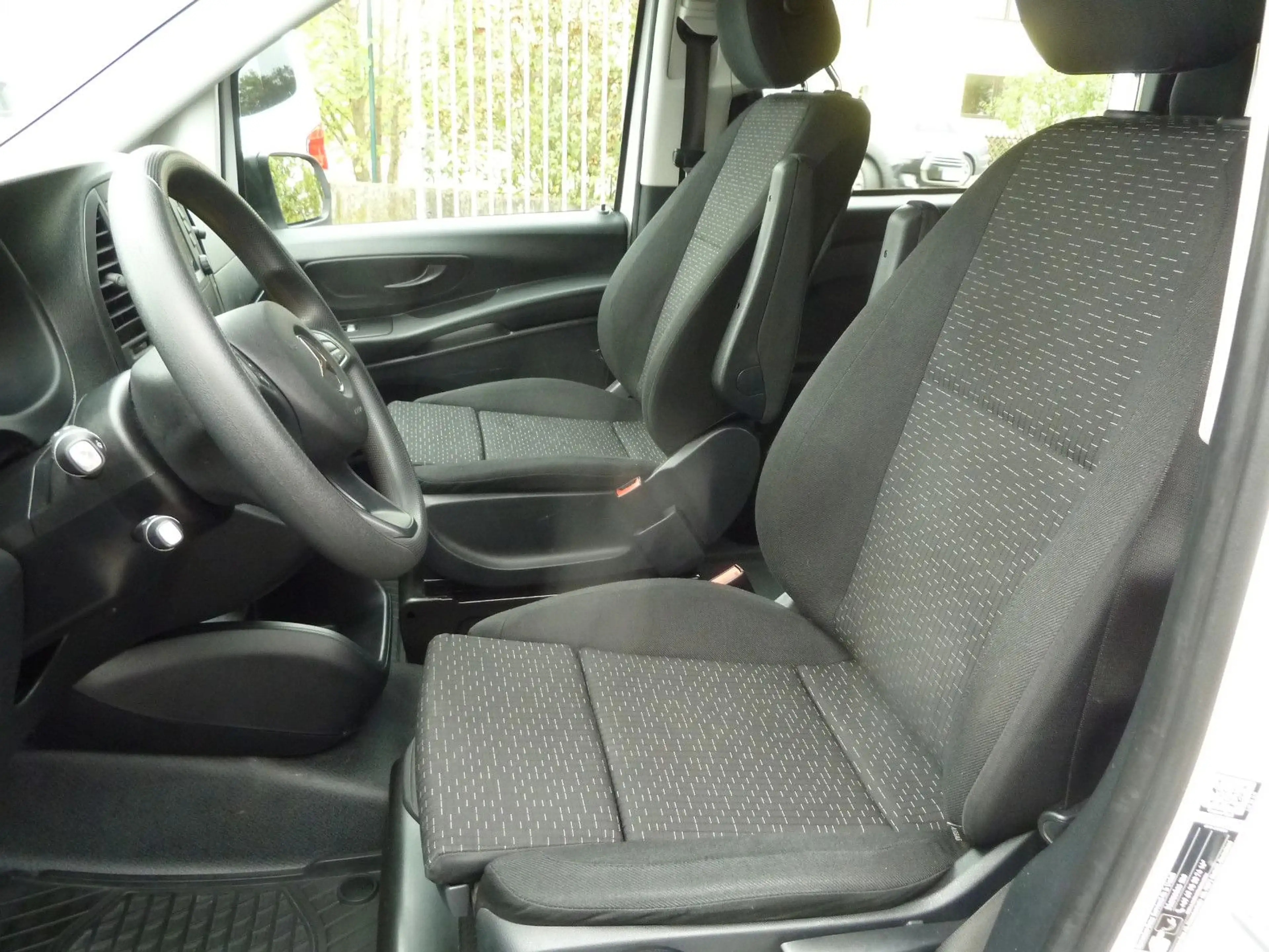 Mercedes-Benz Vito Mixto 114 CDI RWD kompakt 5-SITZER — photo 9